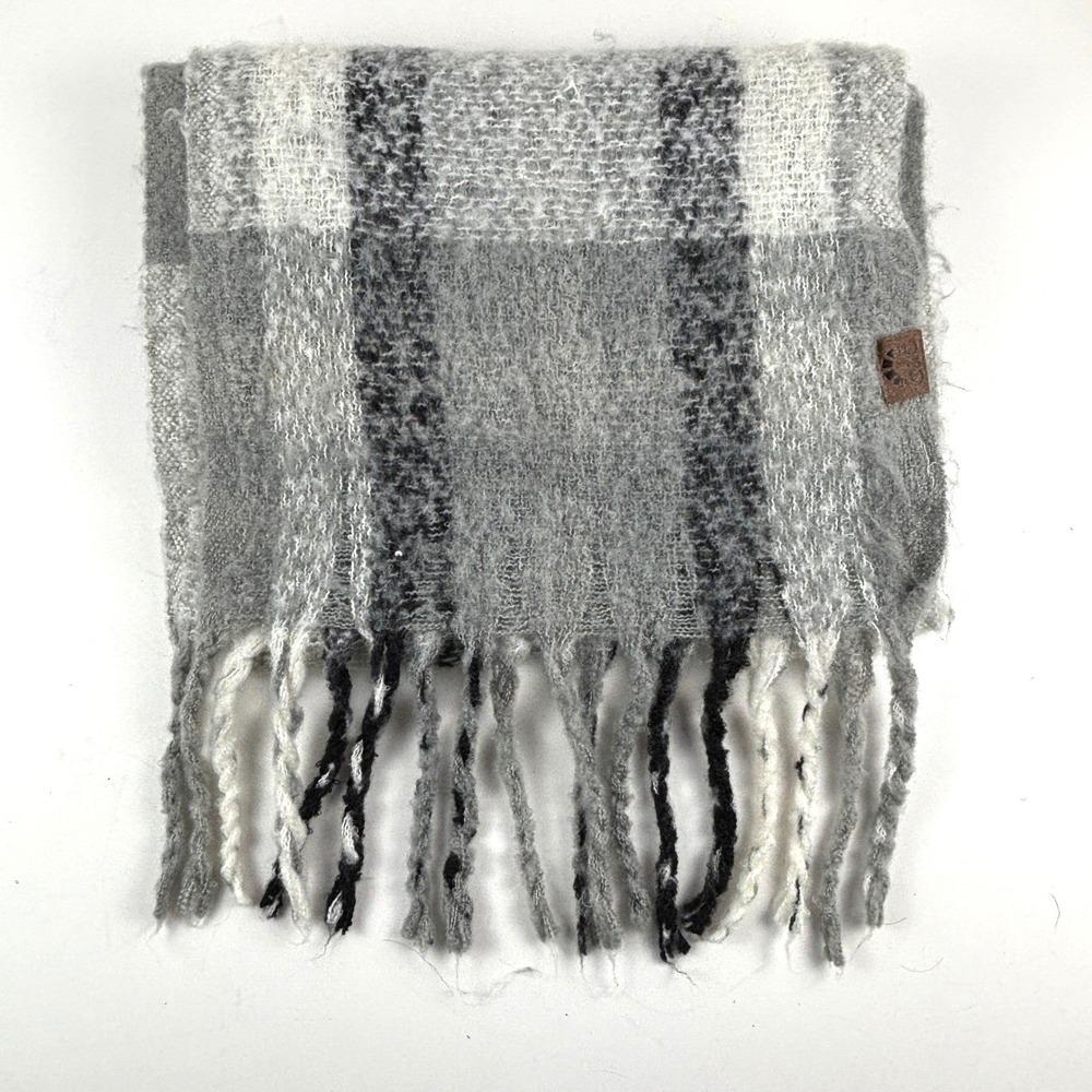 C&C California Plaid Scarf Womens OS Grey Fuzzy Fringe Winter Cozy‎ Soft Warm